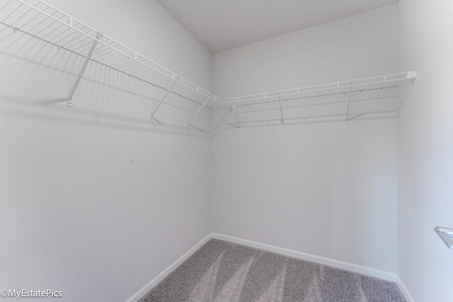 Building Photo - 2780 Riverview Ln