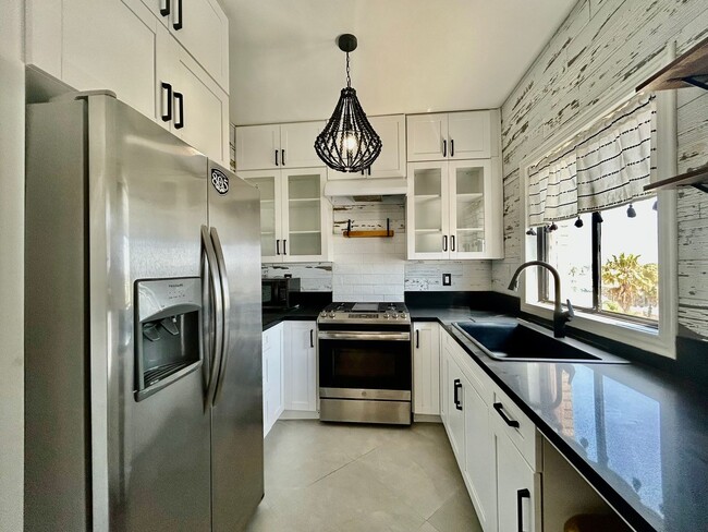 Building Photo - 7th Floor Studio Condo in Historic Buildin...