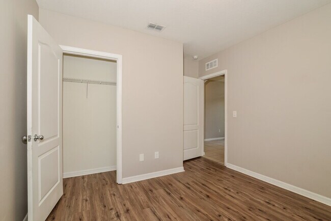 Building Photo - 16188 Yelloweyed Dr