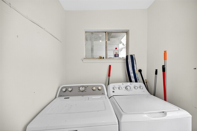 Building Photo - 6975 Chasewood Dr