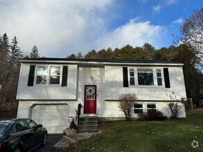 Building Photo - Charming 2 Bed, 1.5 Bath Raised Ranch