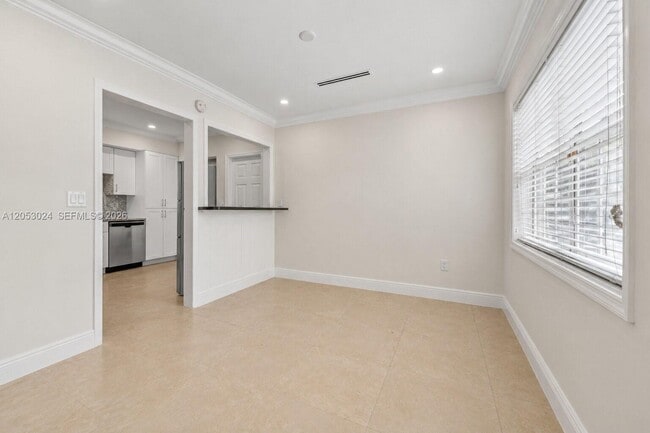 Building Photo - 516 Gerona Ave