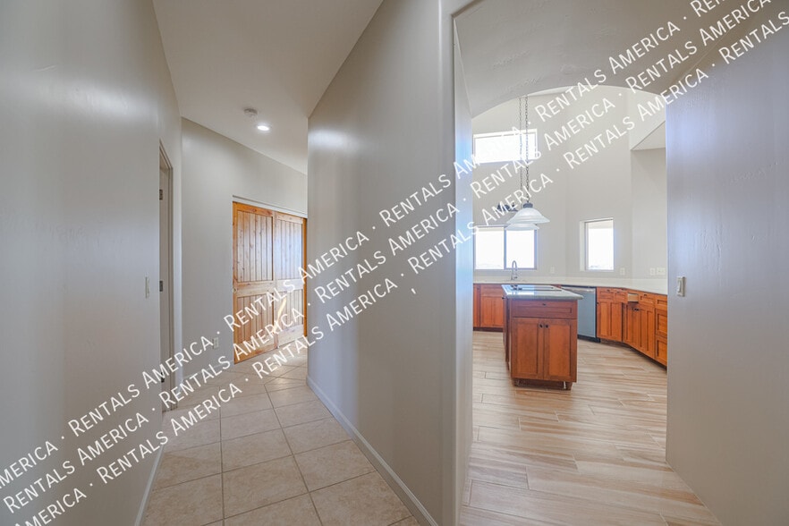 Building Photo - 14731 E Dixileta Dr