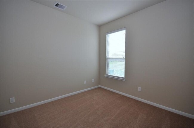 Building Photo - HOME WITH ALL THE UPGRADES! 4 BEDROOM 3 BATH
