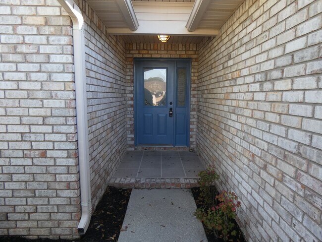 Building Photo - Spacious 3-Bedroom Home - Pace