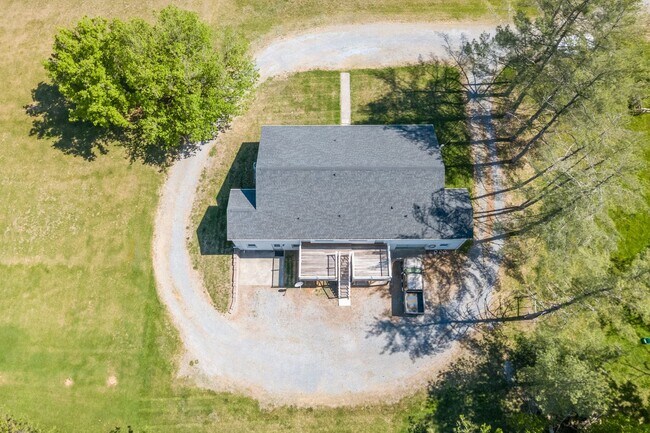 Building Photo - Rutrough Road