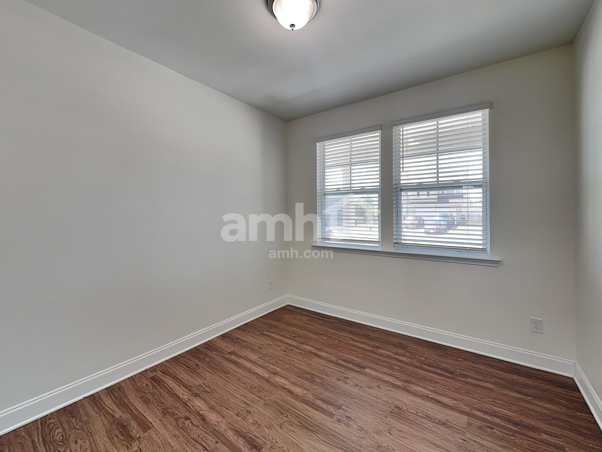 Building Photo - 145 Twin River Dr