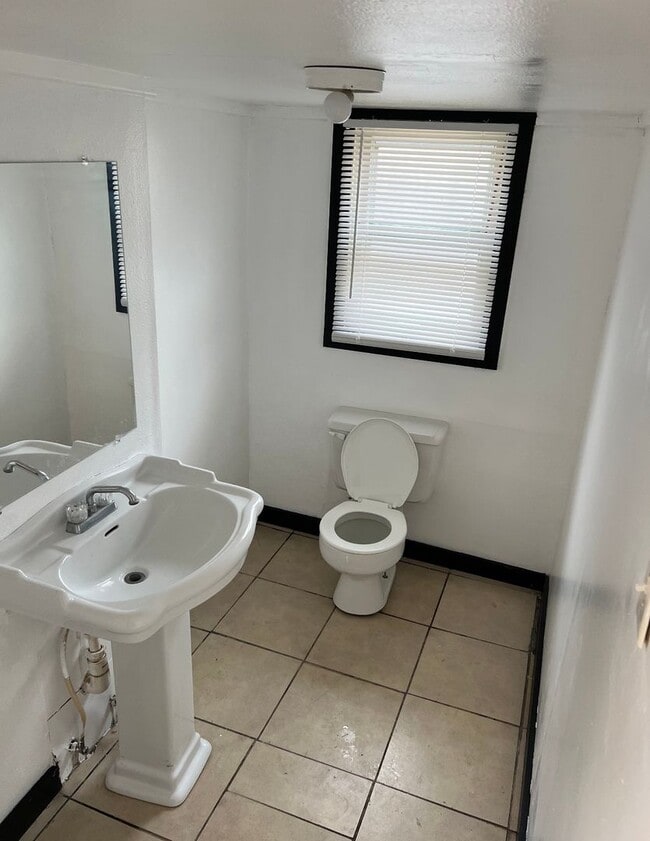 Building Photo - KC-1209 Bawcom