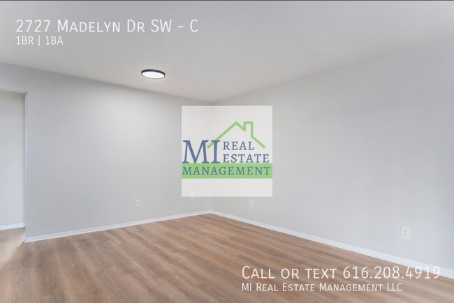 Building Photo - 2727 Madelyn Dr SW