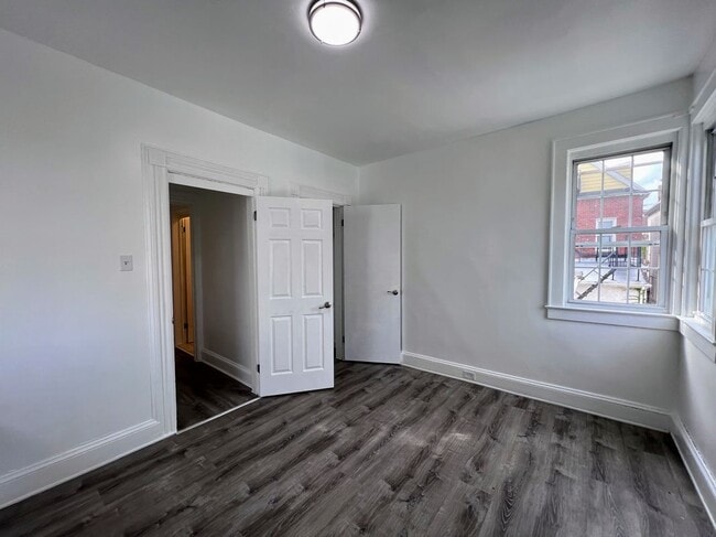 Building Photo - 618 16th St