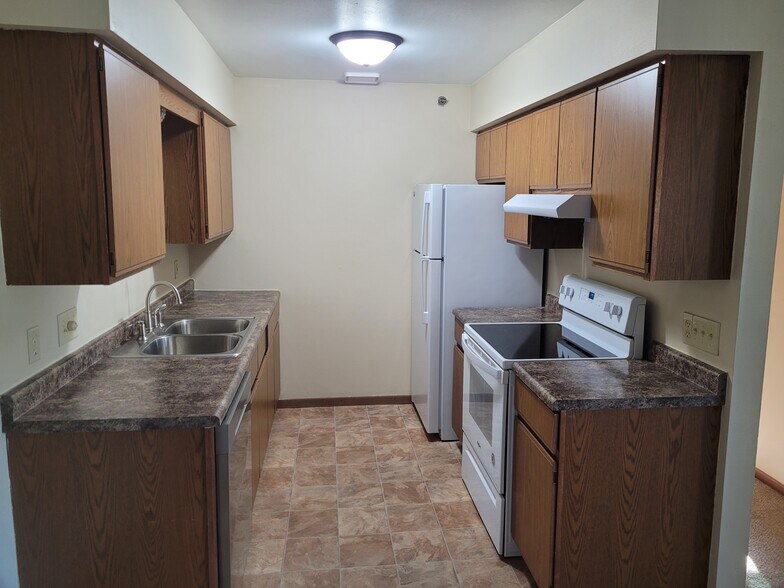 Building Photo - 2022 Sylvan Way