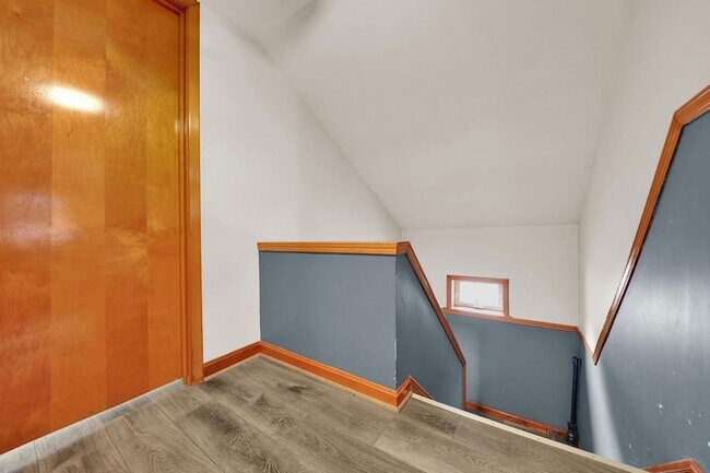 Building Photo - 6452 S Knox Ave