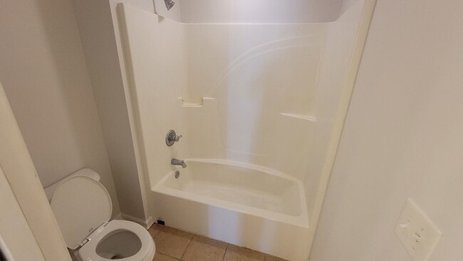 Building Photo - The 5 Bedroom You've Been Looking For!!