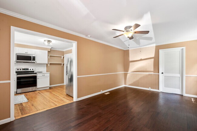 Building Photo - 3005 Pine Dr NE