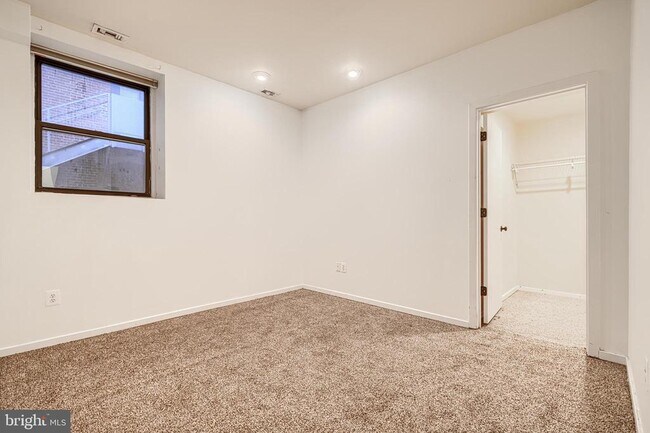 Building Photo - 1211 Light St