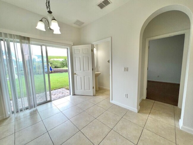 Building Photo - Remodeled Kitchen!! Wonderful Avalon Park-...
