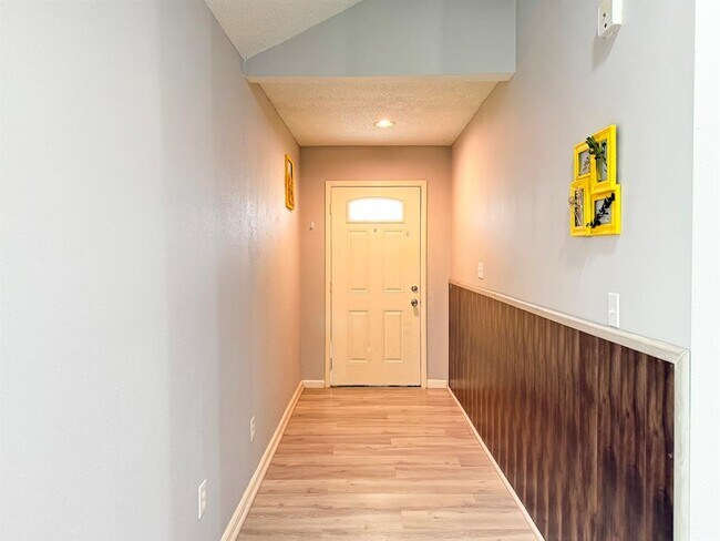 Building Photo - 6506 Briar Glade Dr