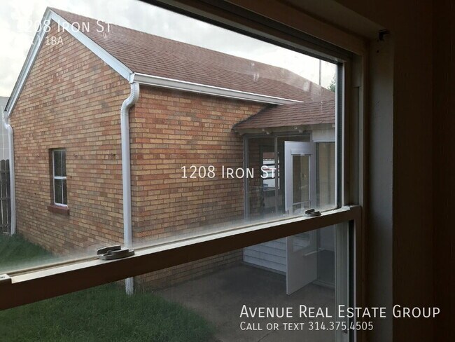 Building Photo - 1208 Iron St-