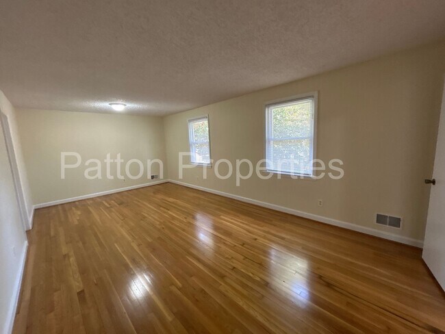 Building Photo - Saluda Gardens Home