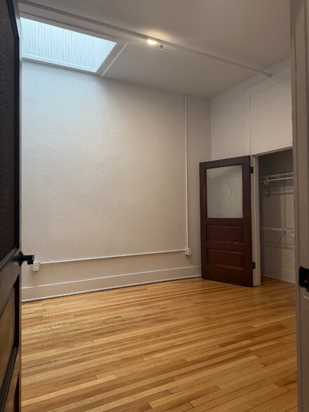 Building Photo - 215 N Main St