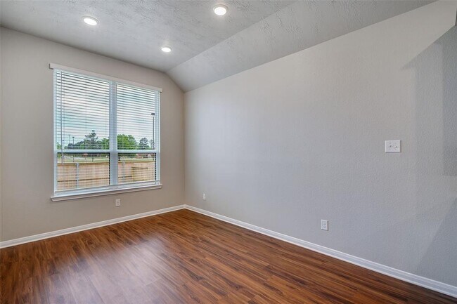 Building Photo - 1026 Tomball Downs Dr