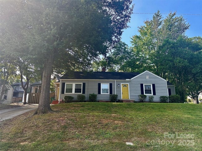 Primary Photo - 900 Everett Pl