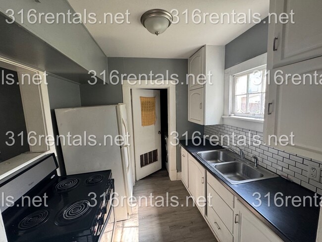 Primary Photo - $795 - 2 bed 1 bath - Single Family Home