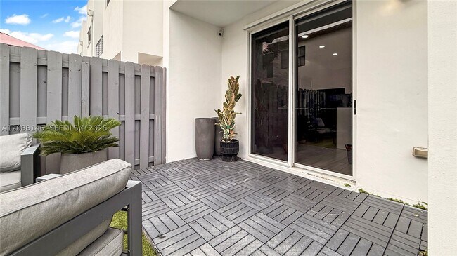 Building Photo - 10232 NW 71st Terrace