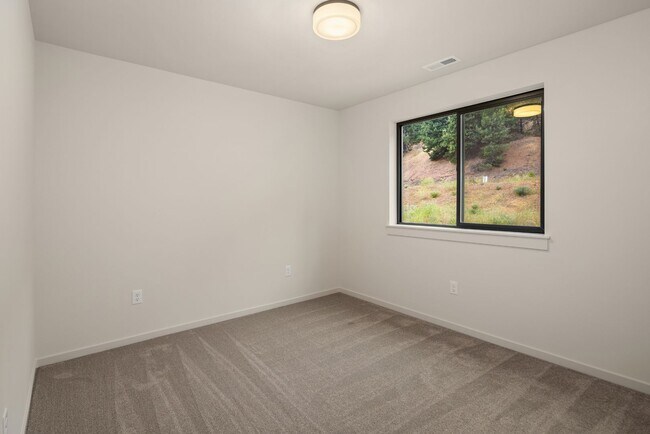 Building Photo - MAJOR RENT REDUCTION Brand New 4-Bedroom H...