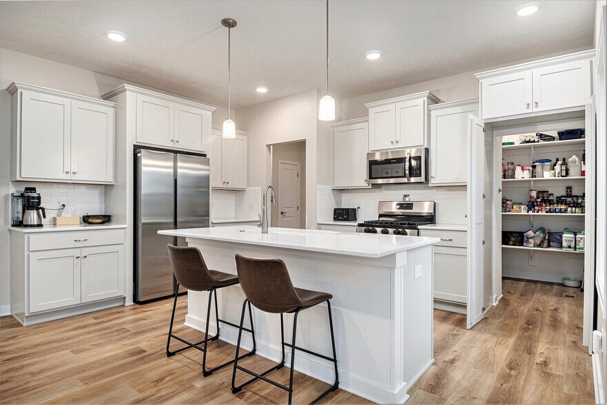 Building Photo - 5303 Helwig Ave