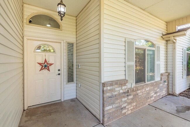 Building Photo - Stunning 4 Bedroom Home in St. George! Pet...