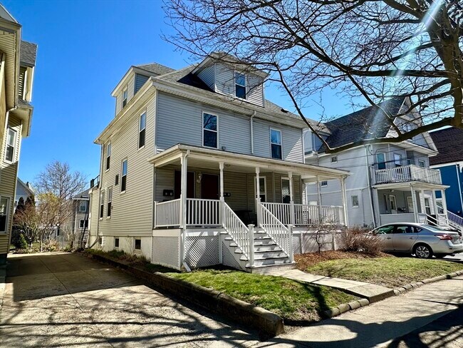 Primary Photo - 82 Dexter Ave