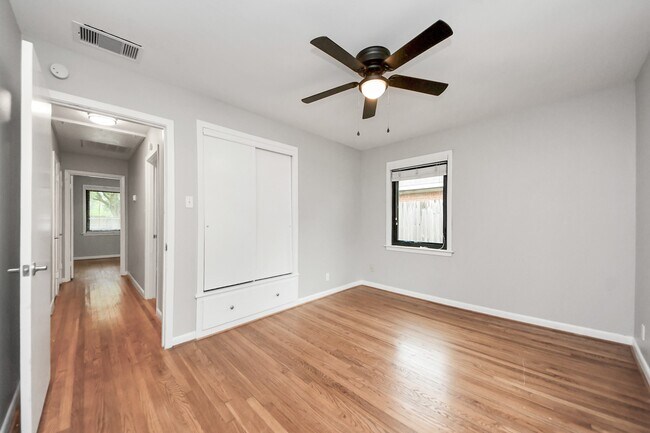 Building Photo - 4821 Viking Dr