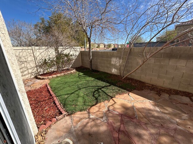 Building Photo - 3 bedroom Conveniently located