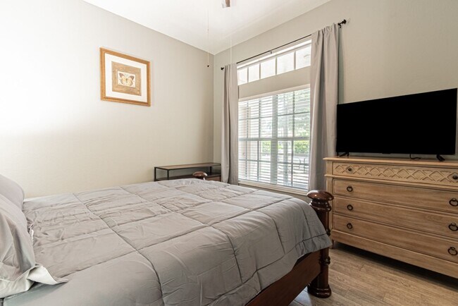 Building Photo - Beautiful 2-Bed Home, Dog Friendly & Resort-Style Amenities – Available for Annual Rental!