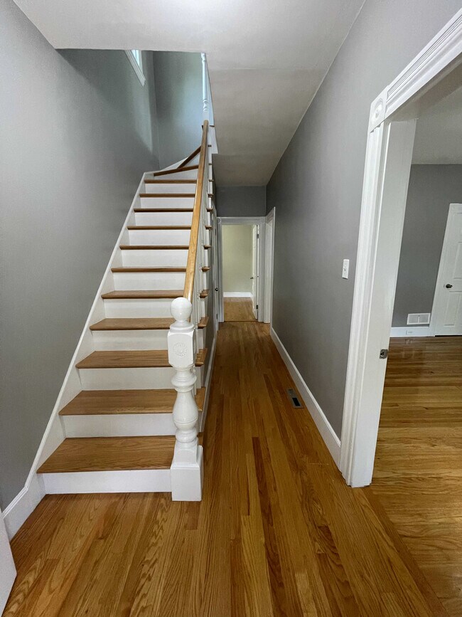 Building Photo - 15 Charles Street Ave