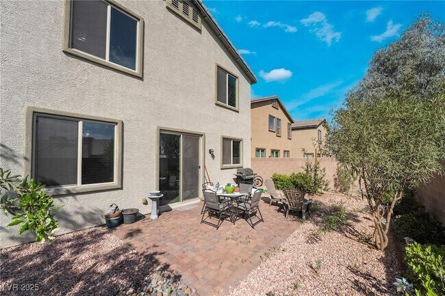 Building Photo - 2332 Mundare Dr