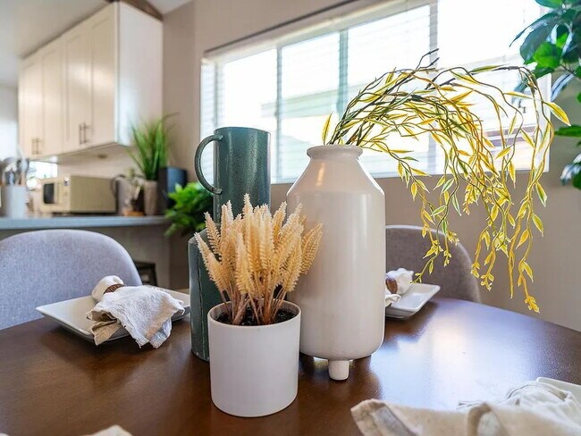 Building Photo - "Charming 2-Bedroom San Diego Retreat with...
