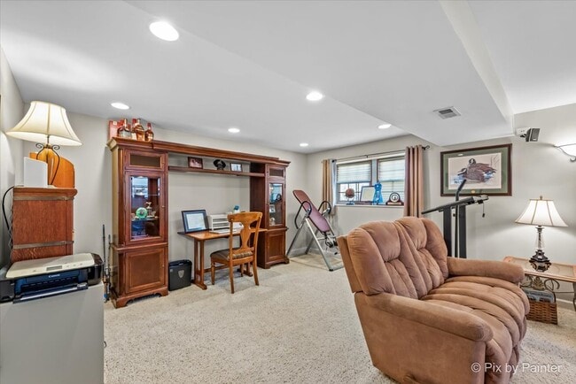 Building Photo - 930 Cornell Ln