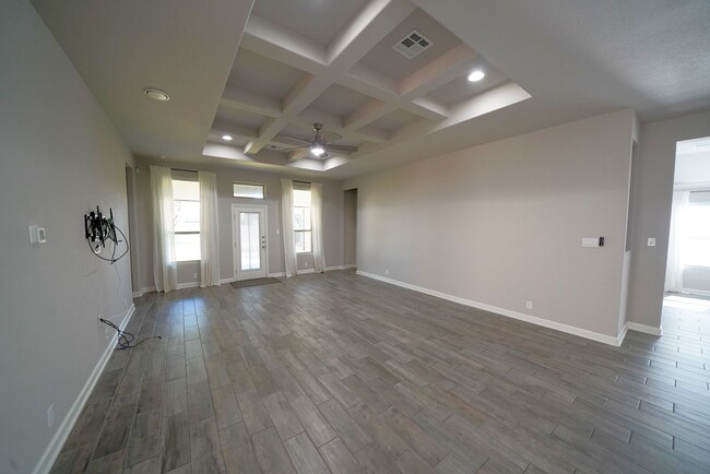 Building Photo - Executive Style Home in the Canyon Crest N...