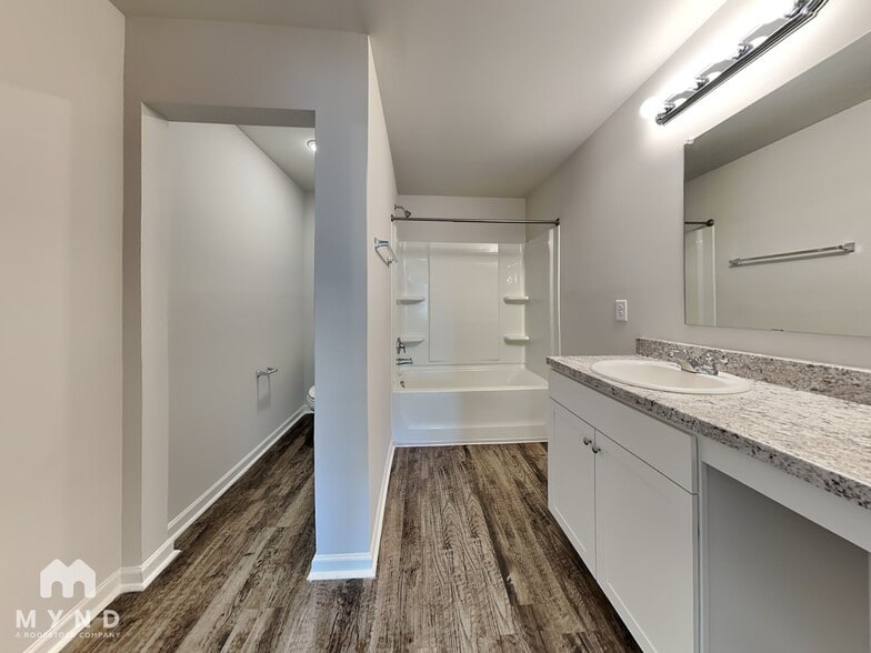 Building Photo - 12384 Waterbury Dr