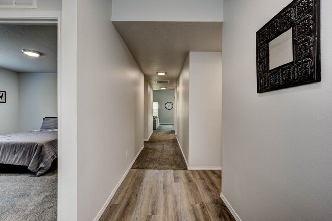 Building Photo - 4 bed 2 bath home for rent