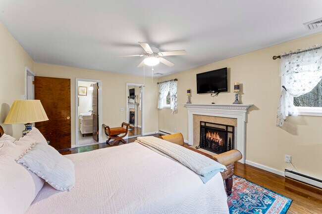 Building Photo - 8 Glenview Dr