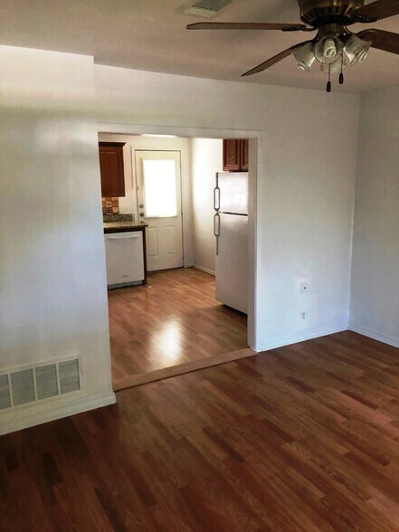 Building Photo - 108 E Avenue F