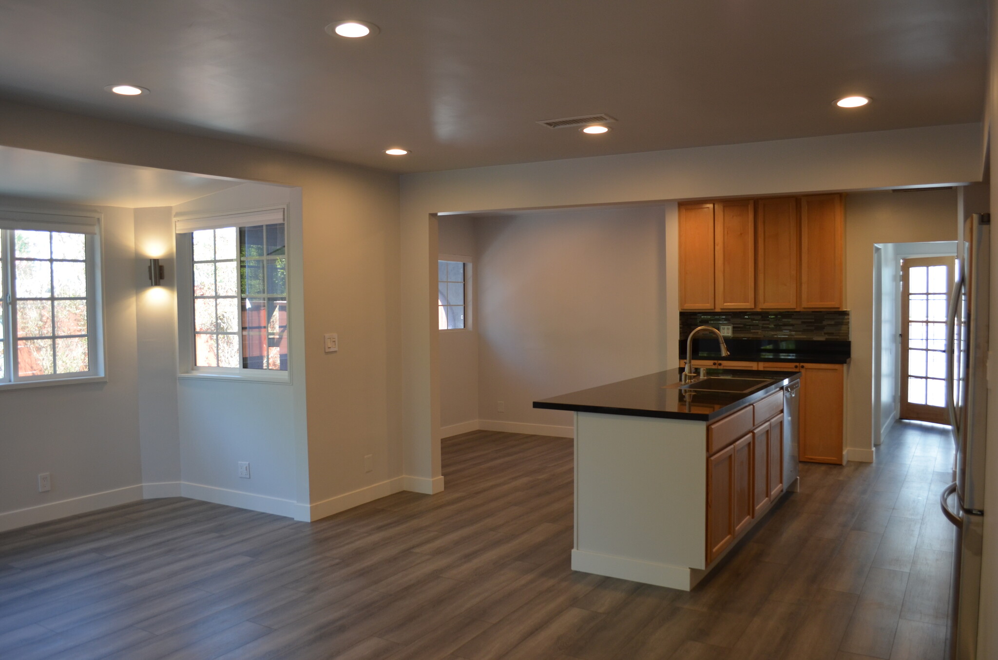 Building Photo - 813 Pier Ave