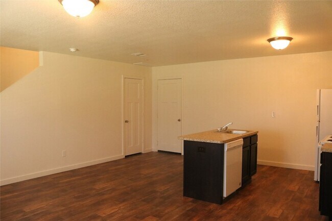 Building Photo - 10535 Mills Rd