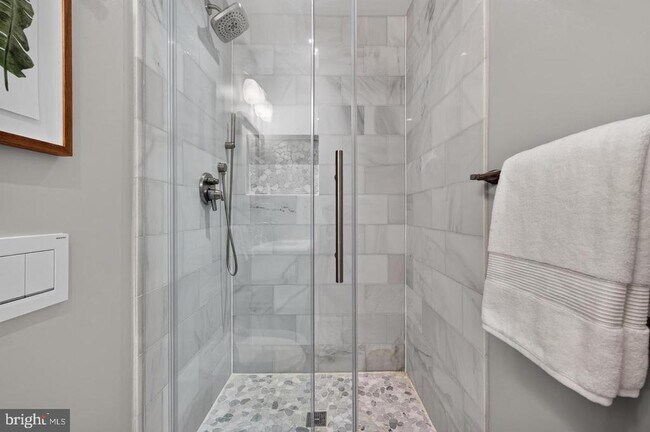 Building Photo - 122 Sanborn Pl