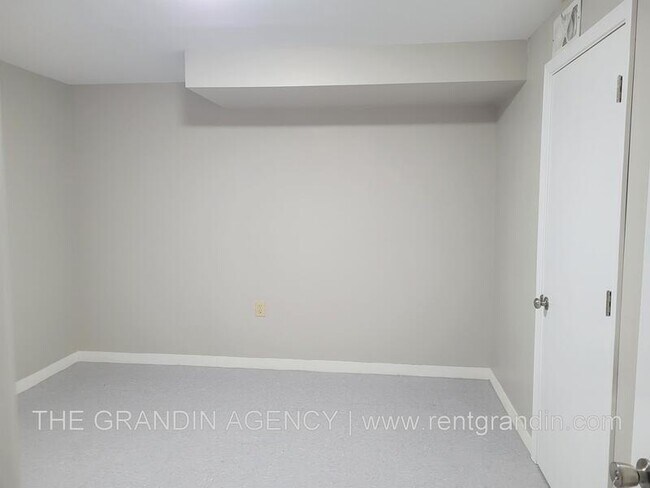 Building Photo - 4930 Florist Rd