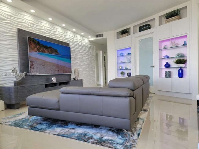 Building Photo - 3505 S Ocean Dr