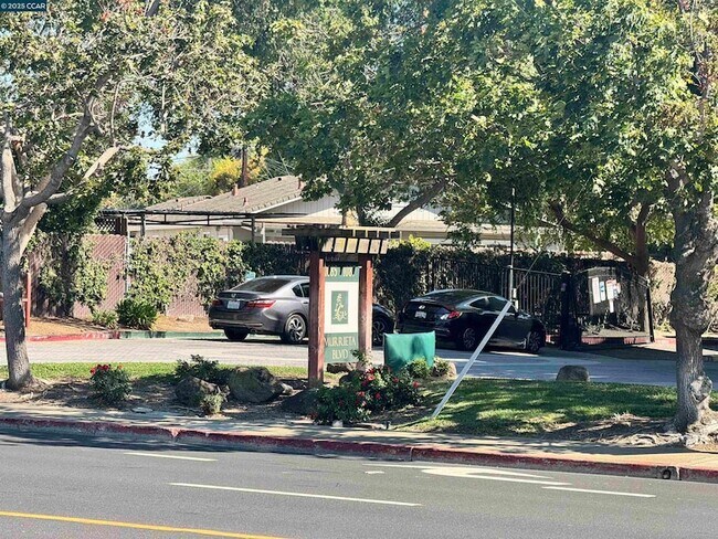Building Photo - 1085 Murrieta Blvd